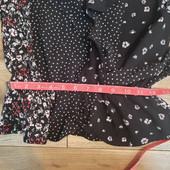 Mine Flowy Cropped Blouse Size Small - Picture 7 of 8